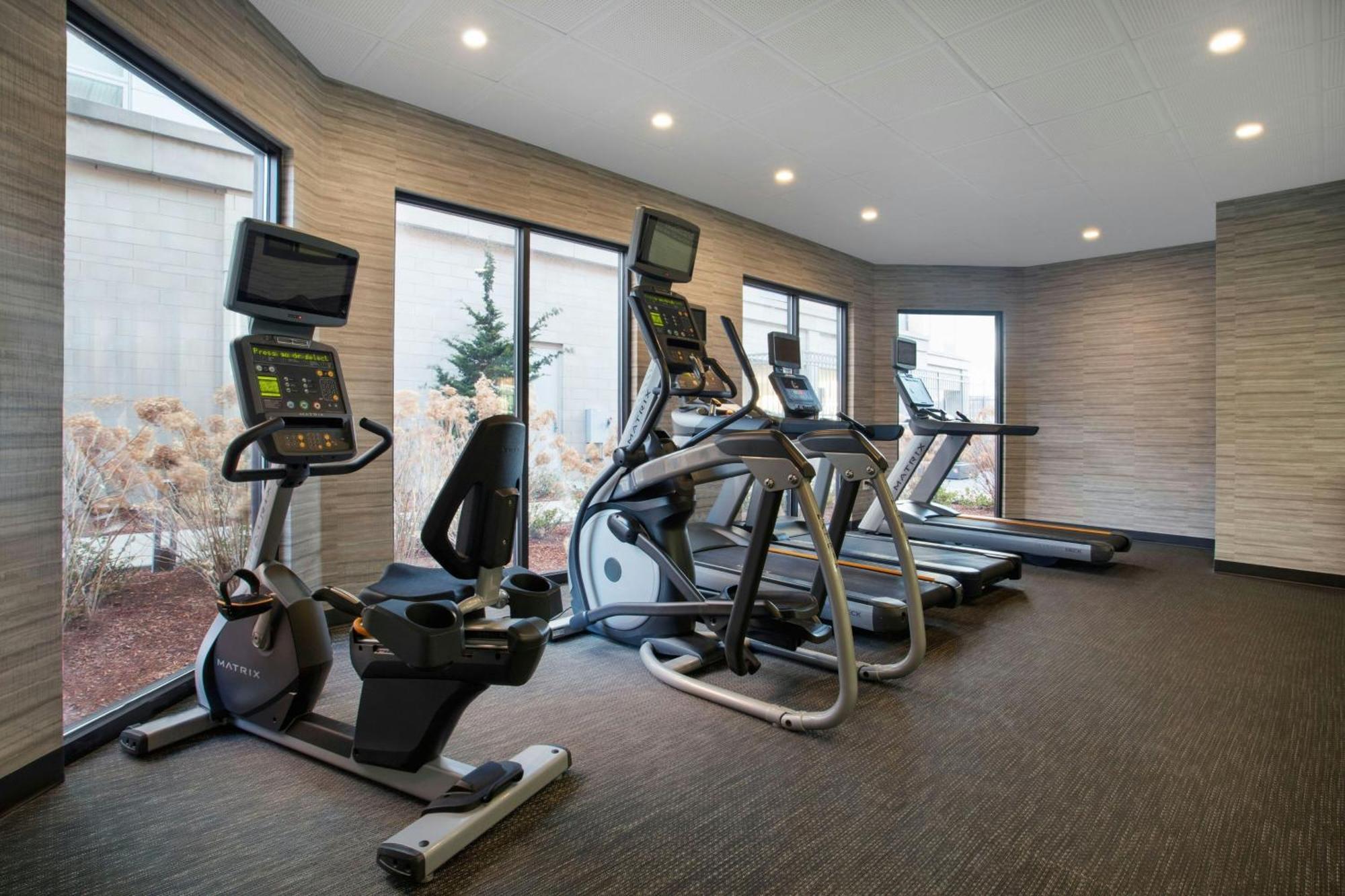 Courtyard 3* Worcester