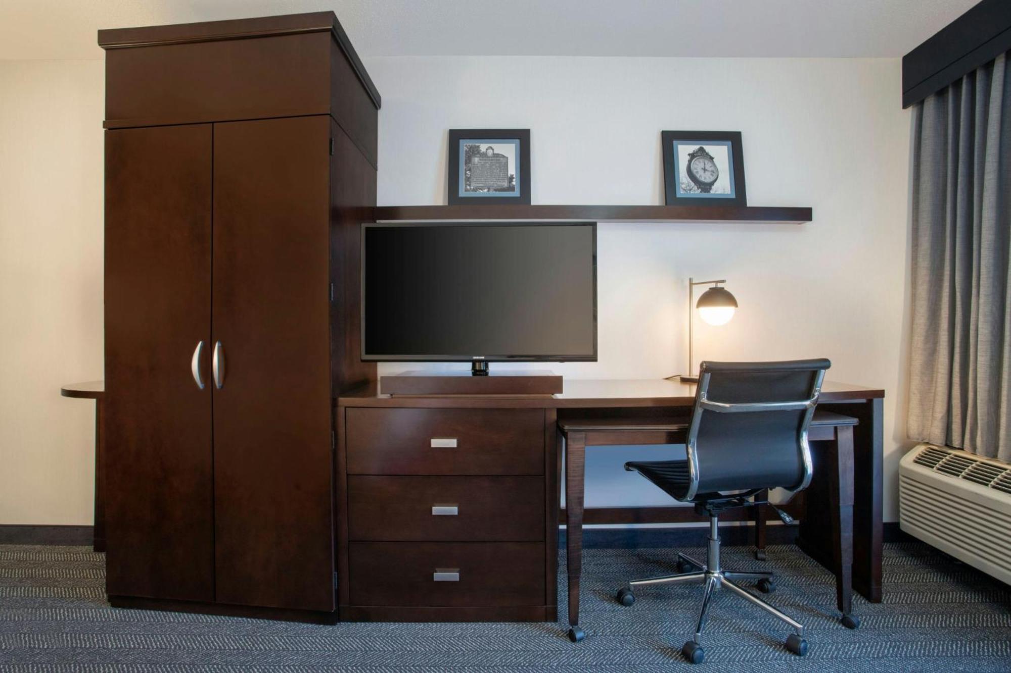 Courtyard 3* Worcester