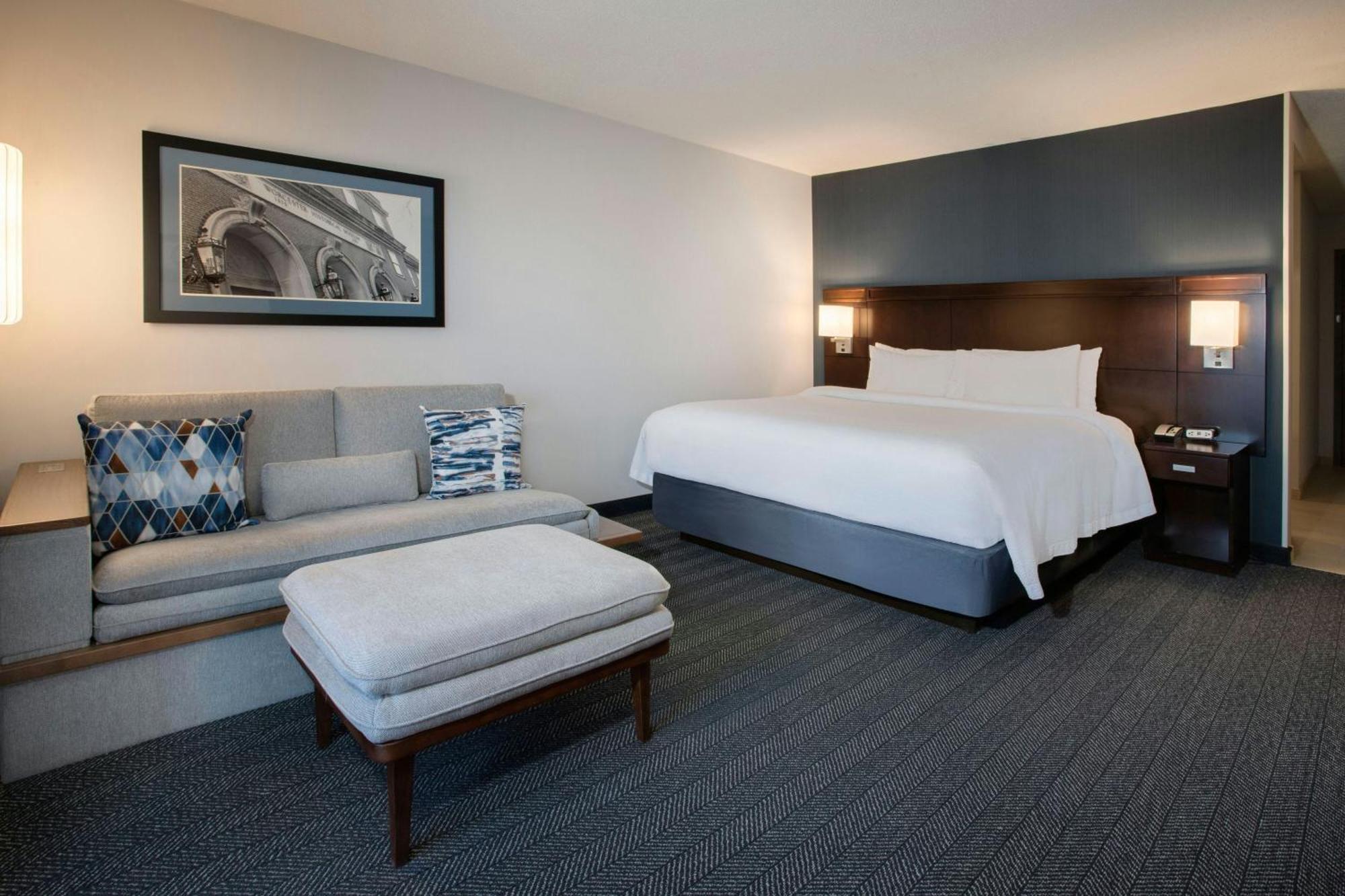 Courtyard 3* Worcester