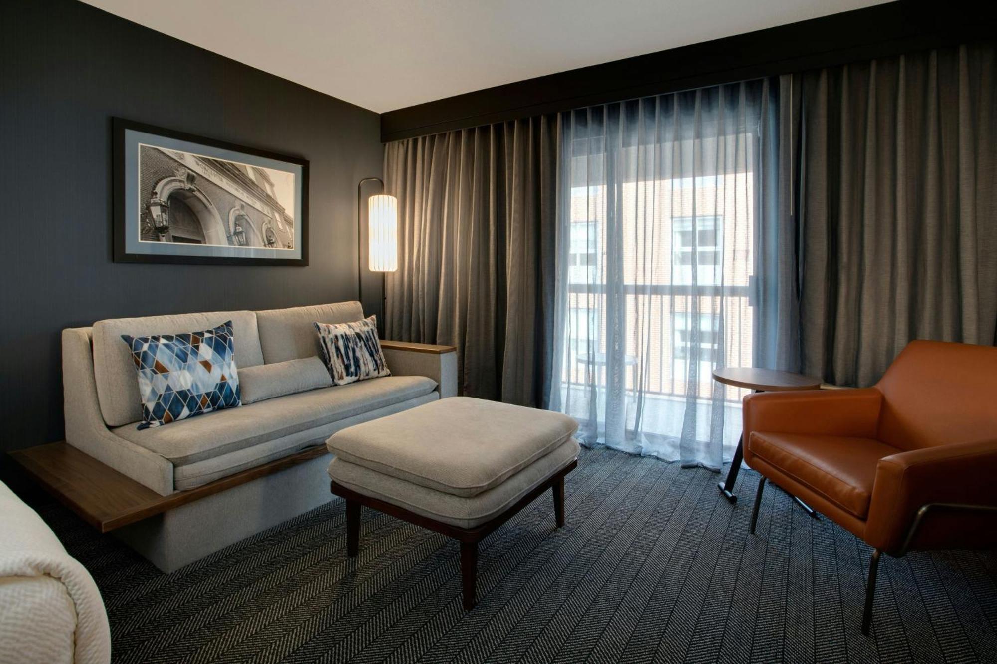 Courtyard 3*