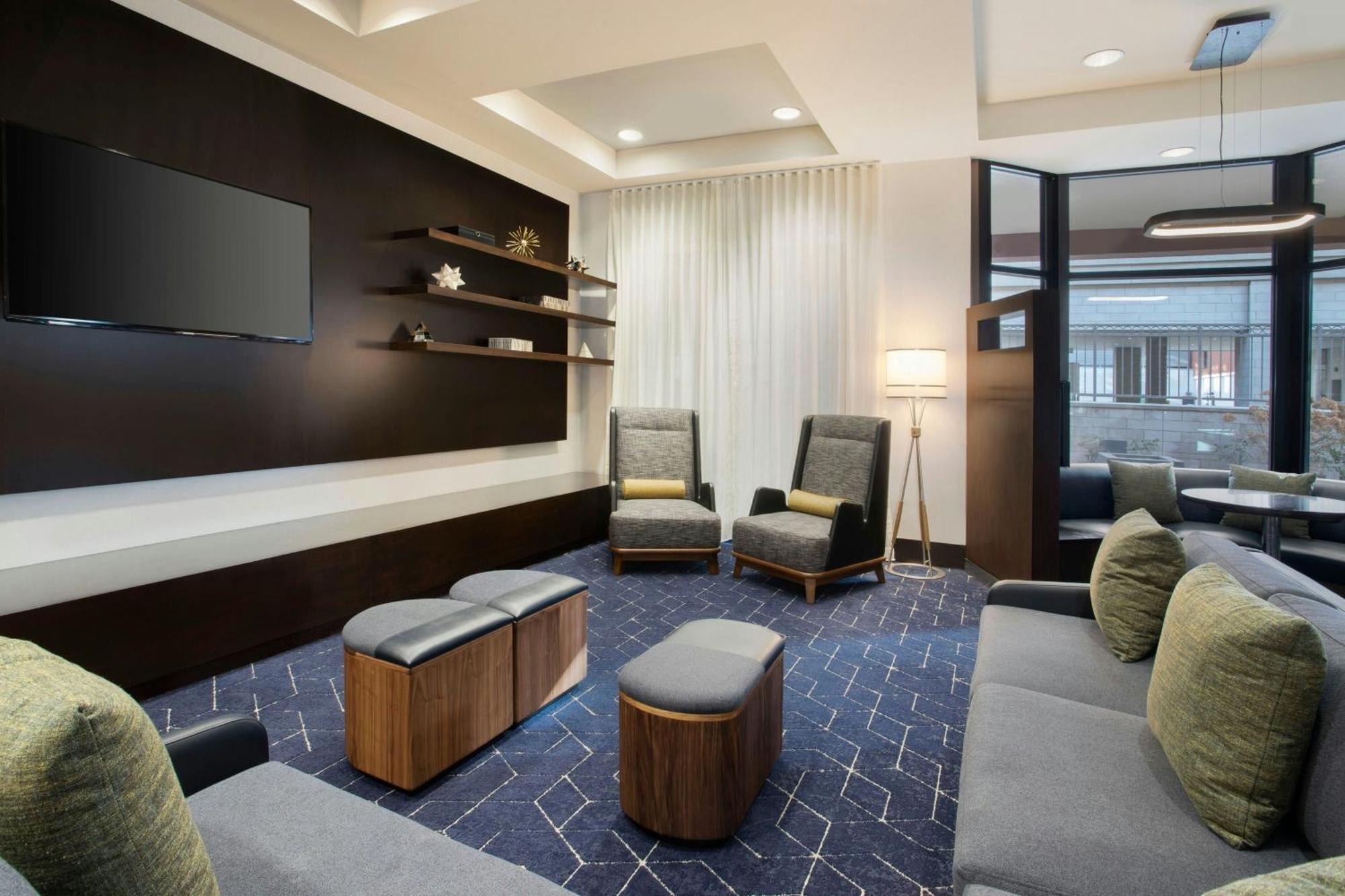 Courtyard Hotel 3*