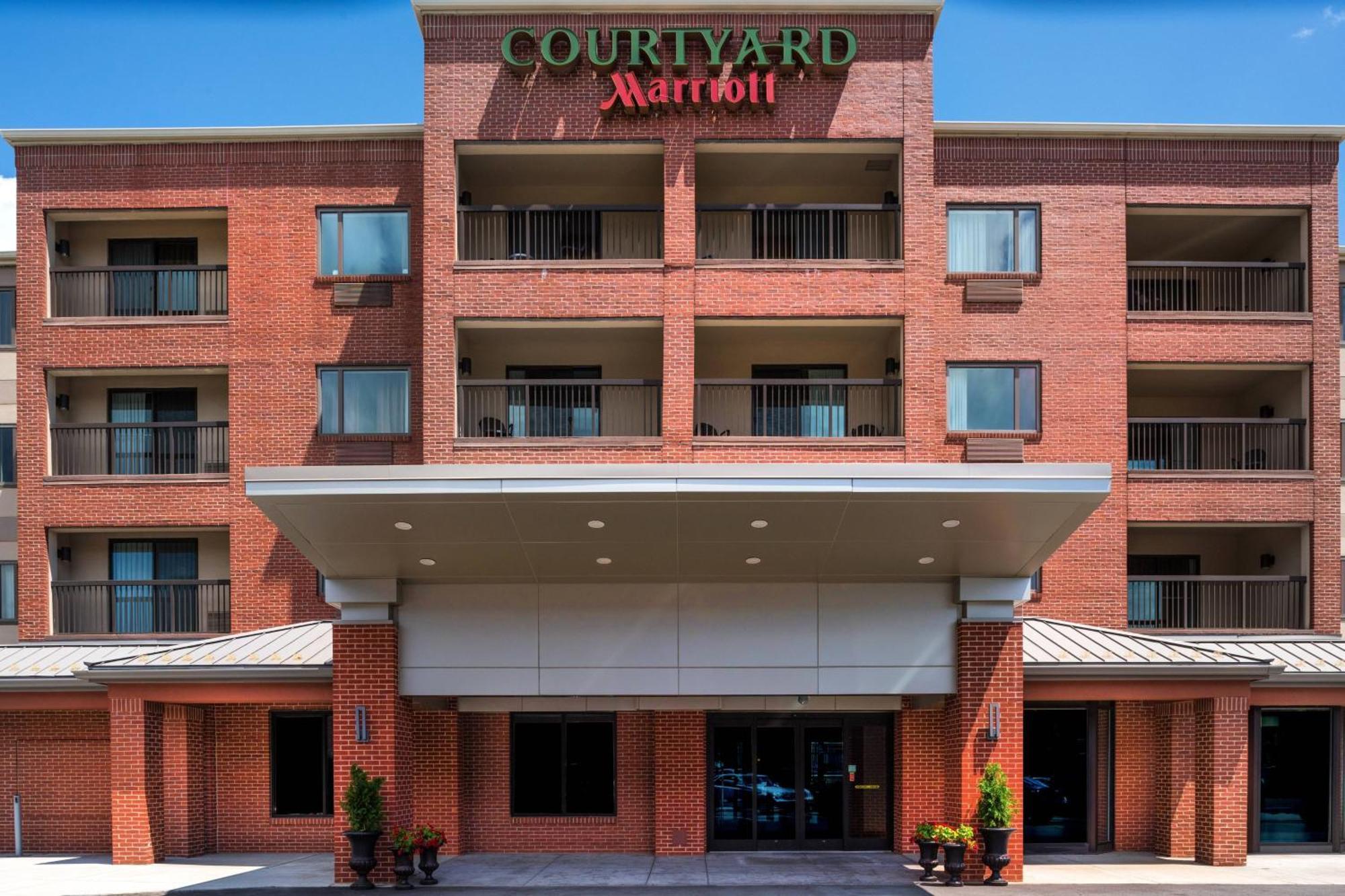 Hotel Courtyard 3*