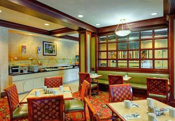 Hotel Courtyard 3*