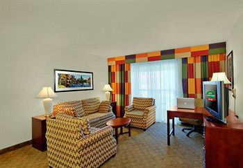 Courtyard 3*
