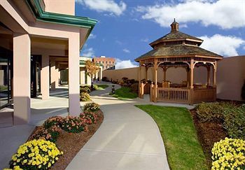 Courtyard Hotel 3*