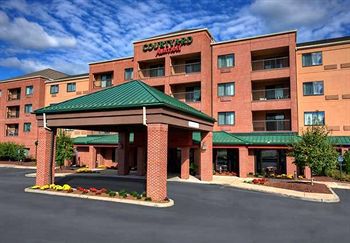 Courtyard 3*